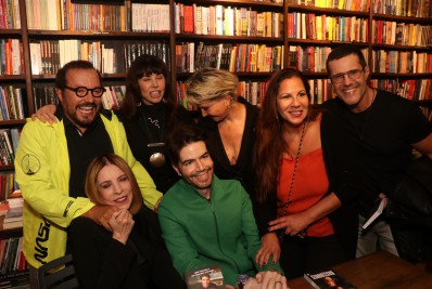 Famosos prestigiam lançamento de livro de Liège Monteiro e Luiz Fernando Coutinho