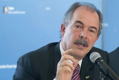 Mercadante é questionado sobre salário mínimo e diz: 'Quem anuncia o valor é Lula'