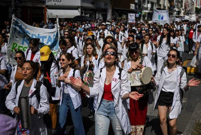 Médicos e enfermeiros de Buenos Aires entram em greve por melhores salários