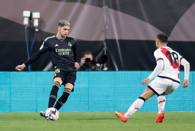 Vídeo: jogador do Real Madrid erra a finalização e manda a bola na varanda de torcedor