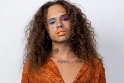 Vitão publica vídeo raspando a cabeça e assume novo visual