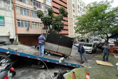 Prefeitura remove veículos estacionados irregularmente na Ladeira dos Tabajaras