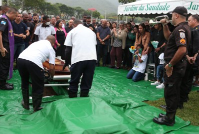 'Honrava a farda como ninguém', desabafa viúva de policial militar morto em operação em Caxias