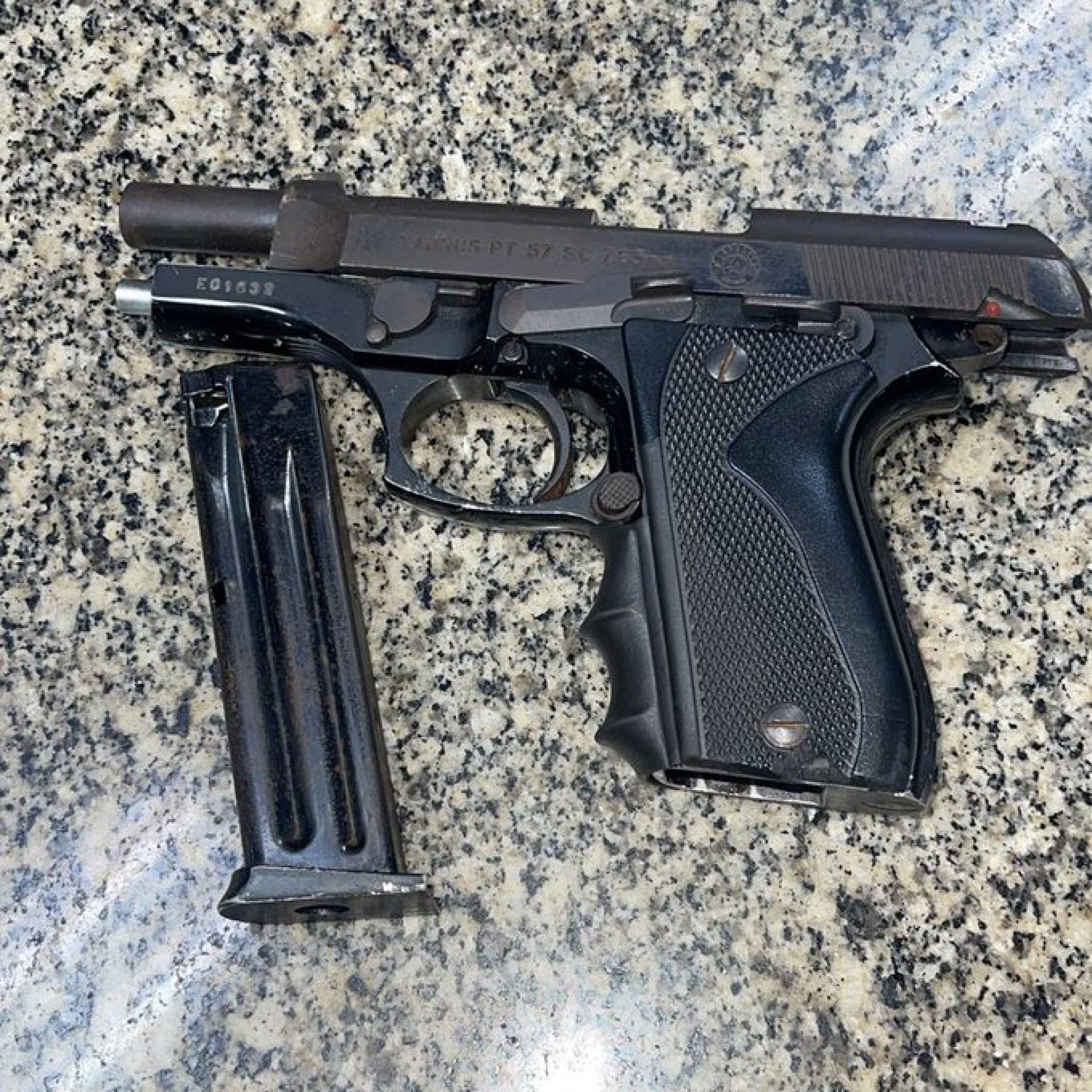 Uma pistola foi apreendida com o assaltante