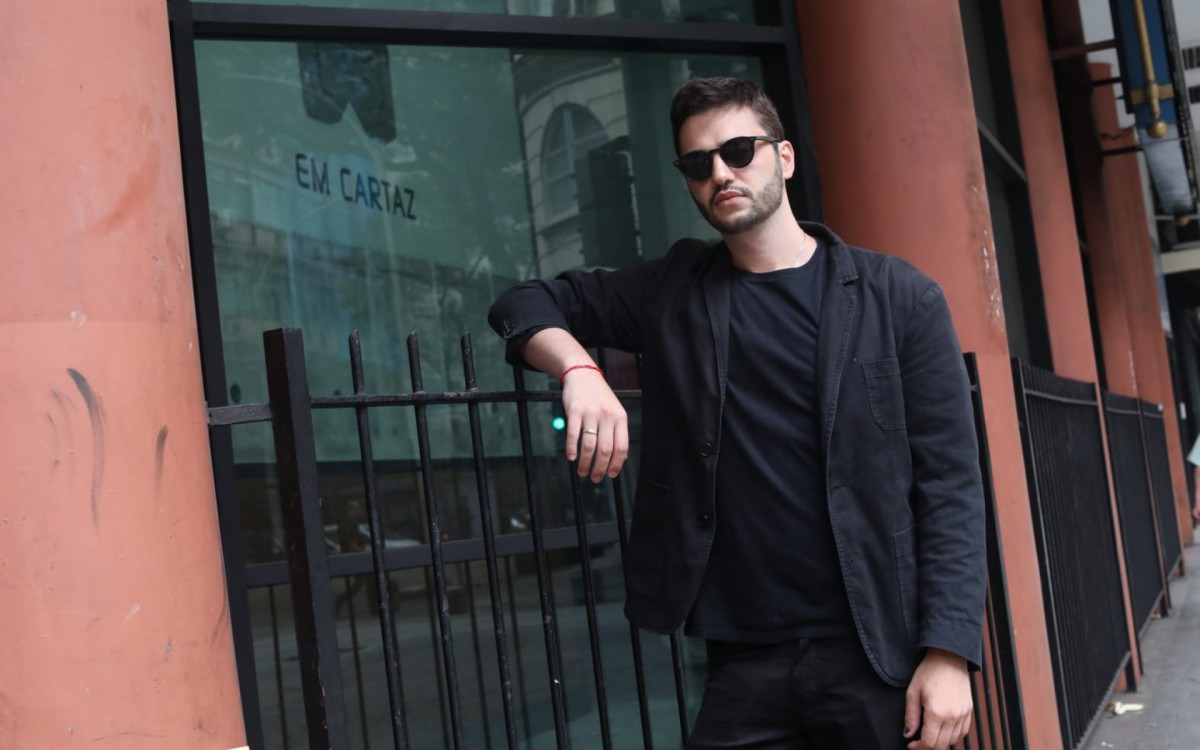 O cineasta Rafael est&aacute; fazendo um document&aacute;rio sobre a hist&oacute;ria do Roxy