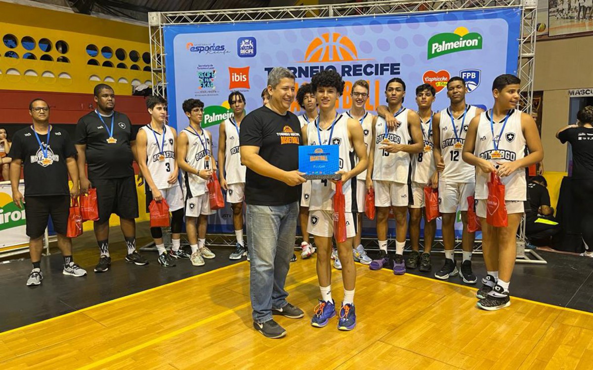 Time de basquete de Niterói faz vaquinha para conseguir disputar campeonato  internacional