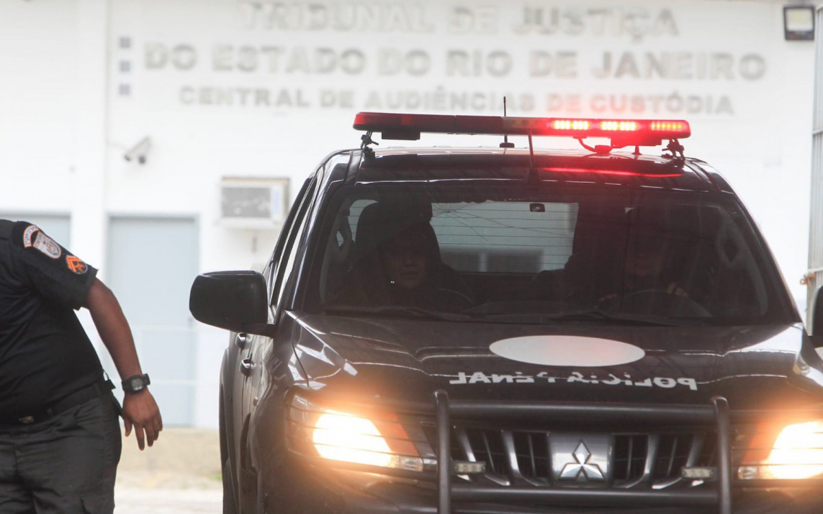 O youtuber estava sob cust&oacute;dia na Cadeia P&uacute;blica Jos&eacute; Frederico Marques, em Benfica, na Zona Norte, onde passou a noite de ter&ccedil;a-feira (8)