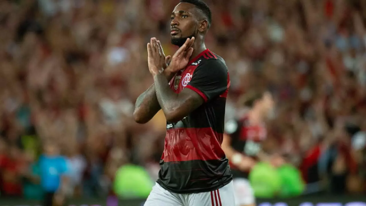 Gerson antecipa viagem ao Rio e pode ir ao Maracanã assistir jogo do Flamengo