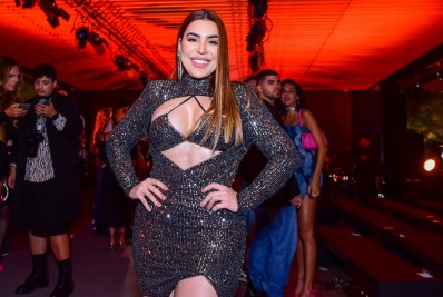 Naiara Azevedo e mais famosos prestigiam desfile em São Paulo