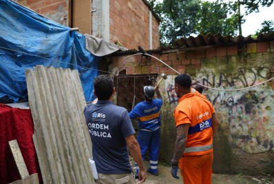 Prefeitura realiza operação para demolir construções irregulares na Rocinha
