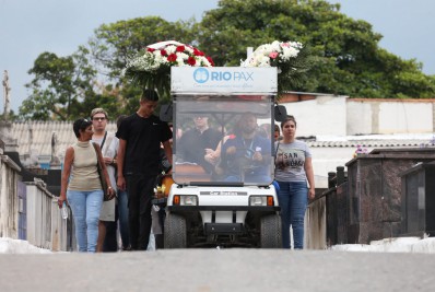 'Ela era muito alegre', diz amigo de infância de mulher morta durante tentativa de assalto na Vila da Penha