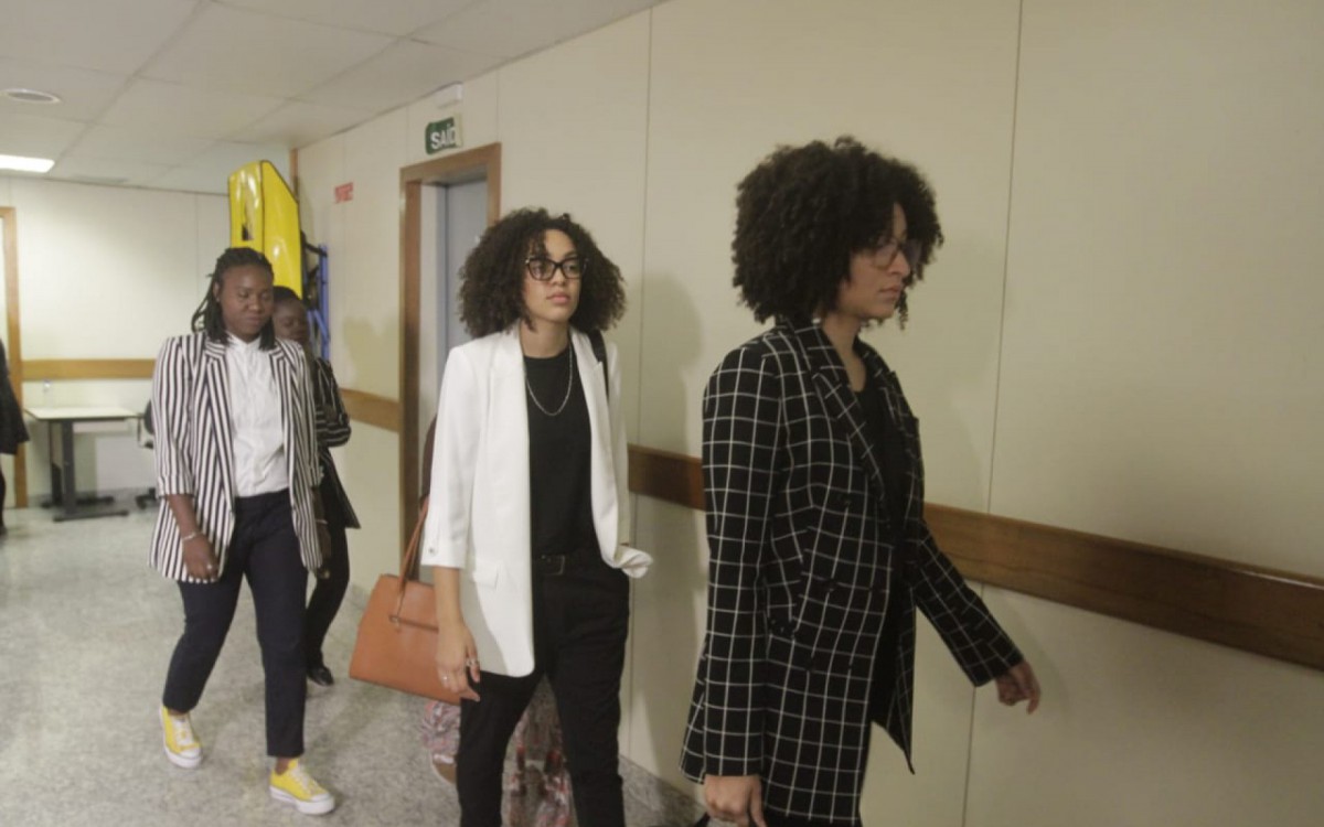 Namorado de Flordelis, Allan Soares, e a famÃ­lia estiveram presente no FÃ³rum, durante o quarto dia de julgamento - Marcos Porto/AgÃªncia O DIA