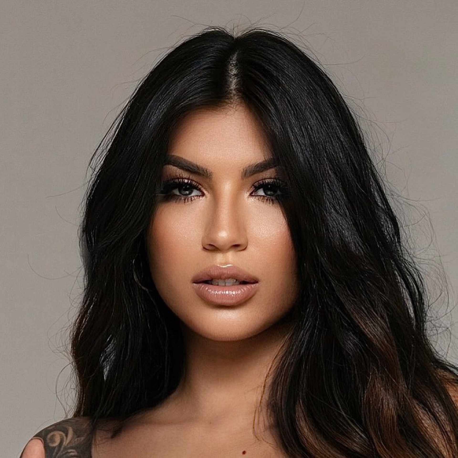 Modelo suspeita de matar o noivo em motel é presa seminua em posto de gasolina - Reprodução