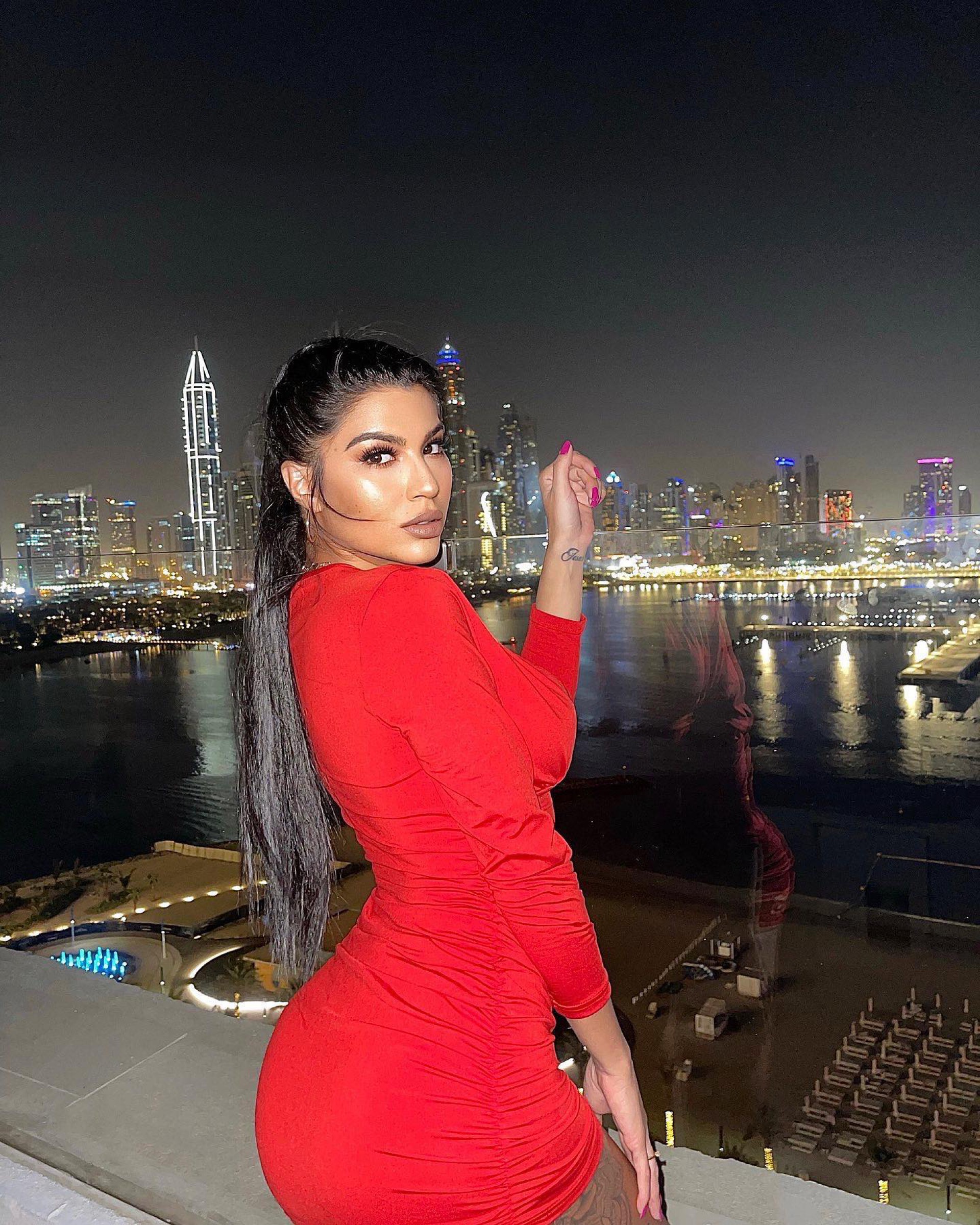 Modelo suspeita de matar o noivo em motel é presa seminua em posto de gasolina - Reprodução