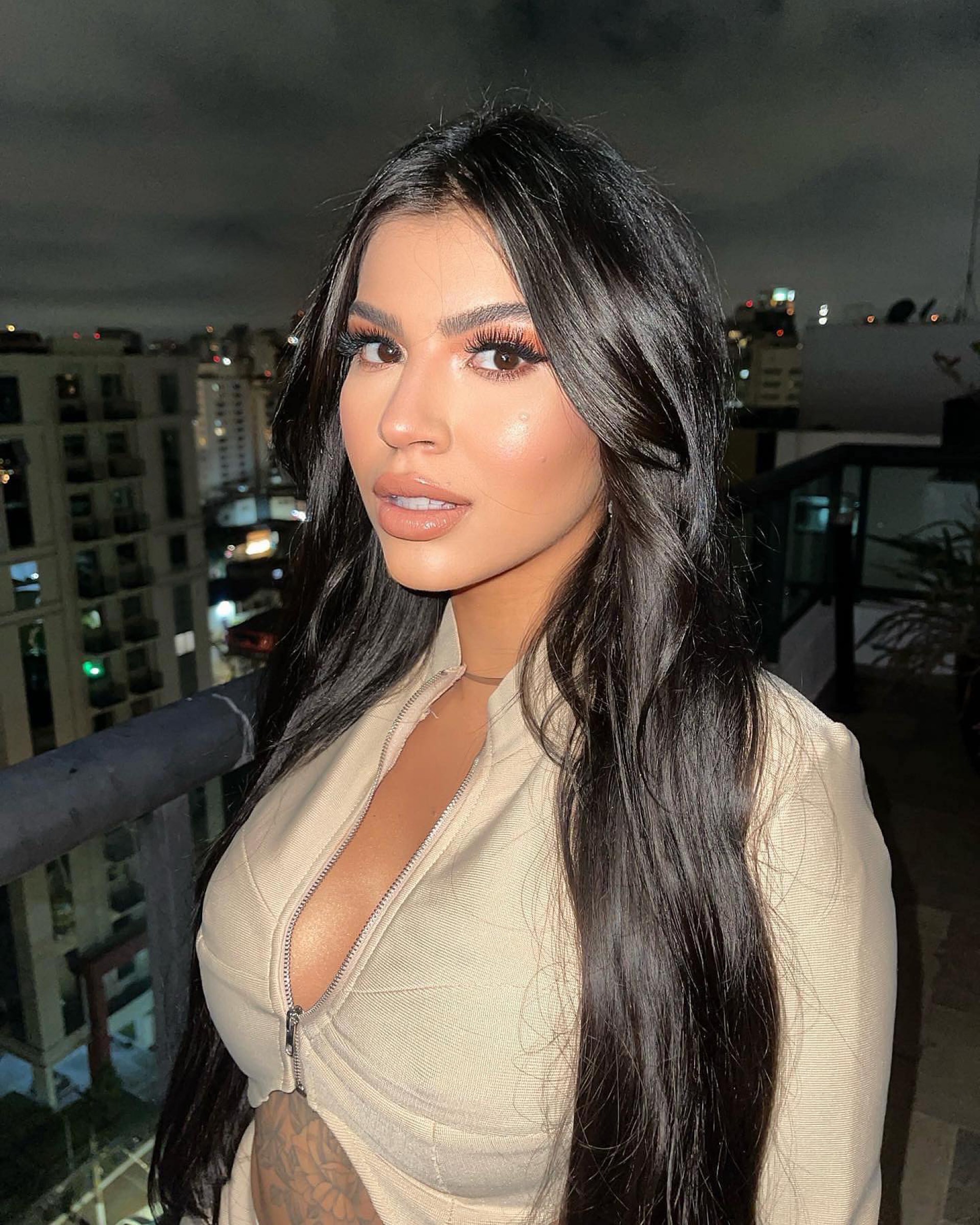 Modelo suspeita de matar o noivo em motel é presa seminua em posto de gasolina - Reprodução