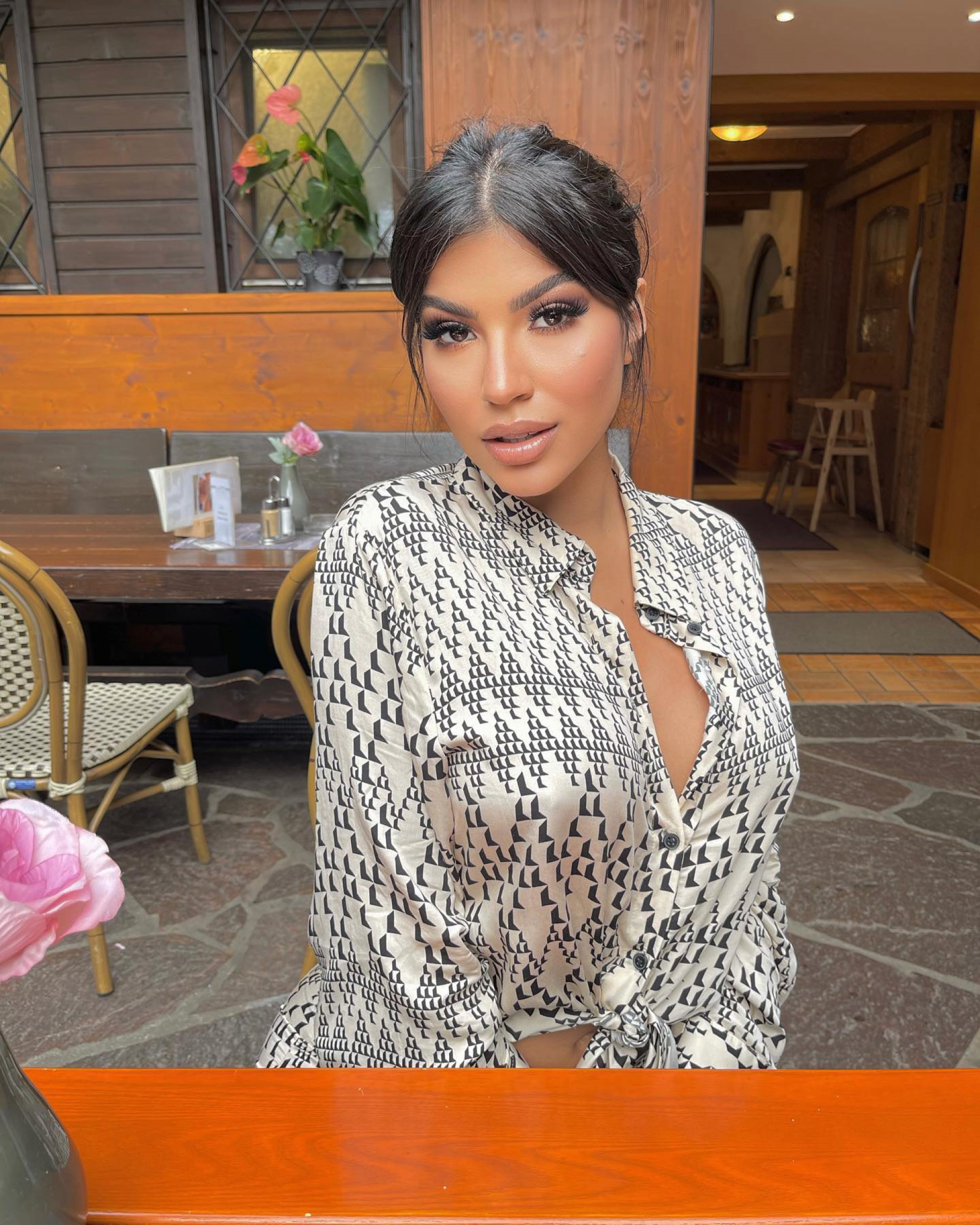 Modelo suspeita de matar o noivo em motel é presa seminua em posto de gasolina - Reprodução