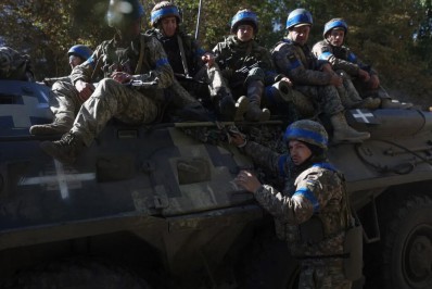 Após Rússia anunciar retirada, exército ucraniano recupera 12 localidades de Kherson