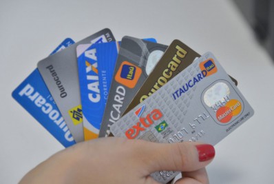 Transações com cartões sobem 20% no 3º trimestre, para R$ 827 bi