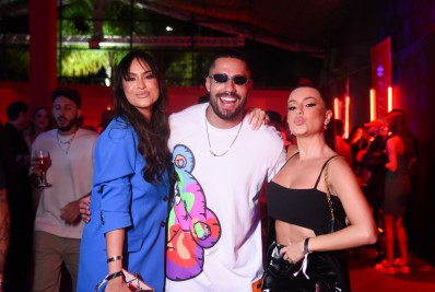 Ex-BBB Bil Araújo comemora aniversário antecipado com festão