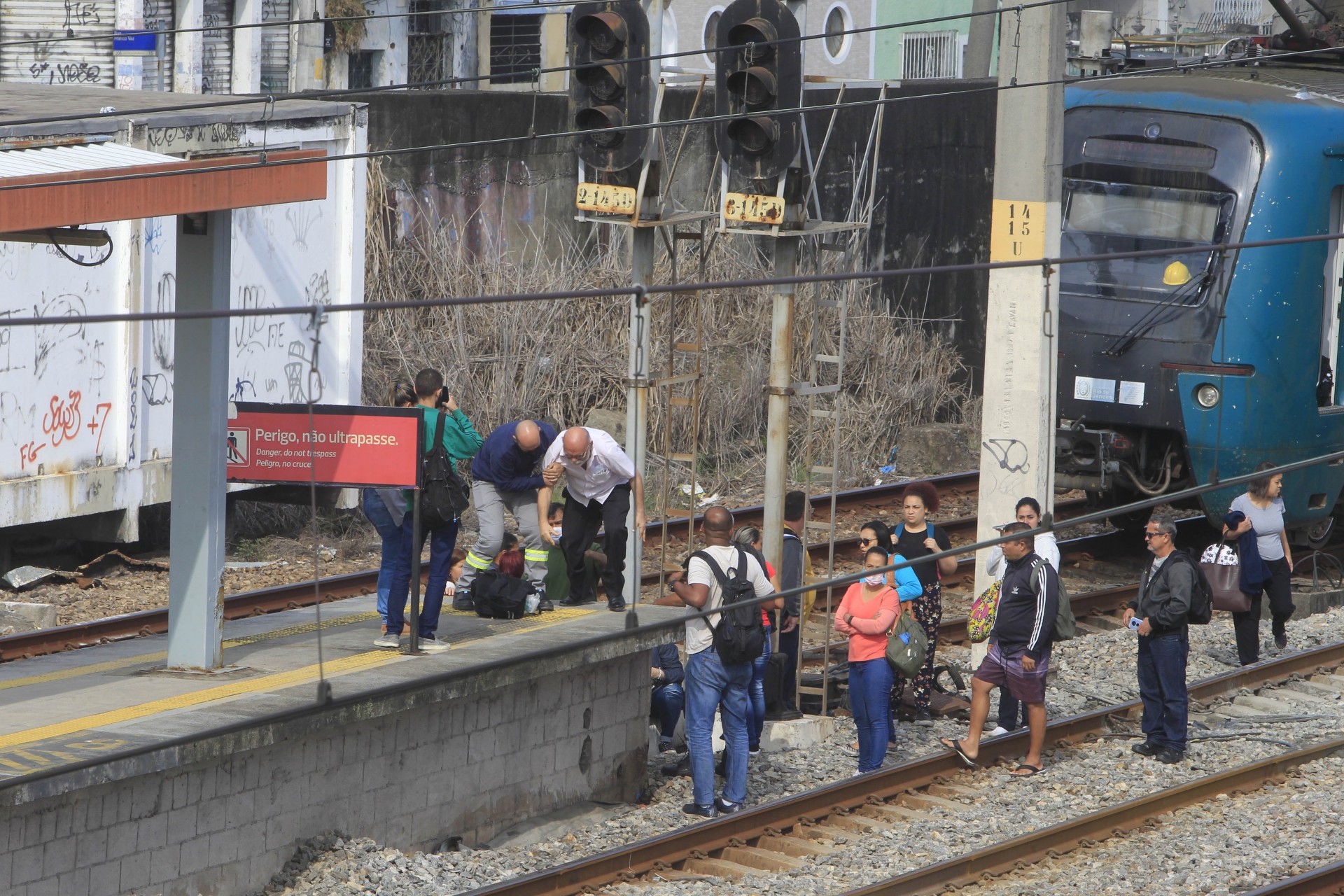 Manifesta&ccedil;&atilde;o na Esta&ccedil;&atilde;o Supervia Deodoro. Usu&aacute;rios revoltados lotam os &ocirc;nibus para seguir viagem ap&oacute;s fechamento da Esta&ccedil;&atilde;o - Reginaldo Pimenta / Agencia O Dia