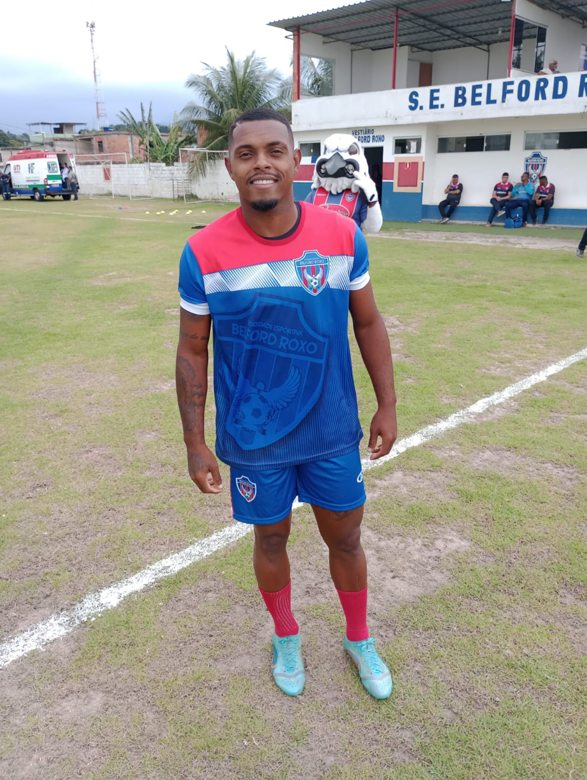 O meia Marcos Felipe devidamente uniformizado sempre com tudo caprichado - Divulga&ccedil;&atilde;o