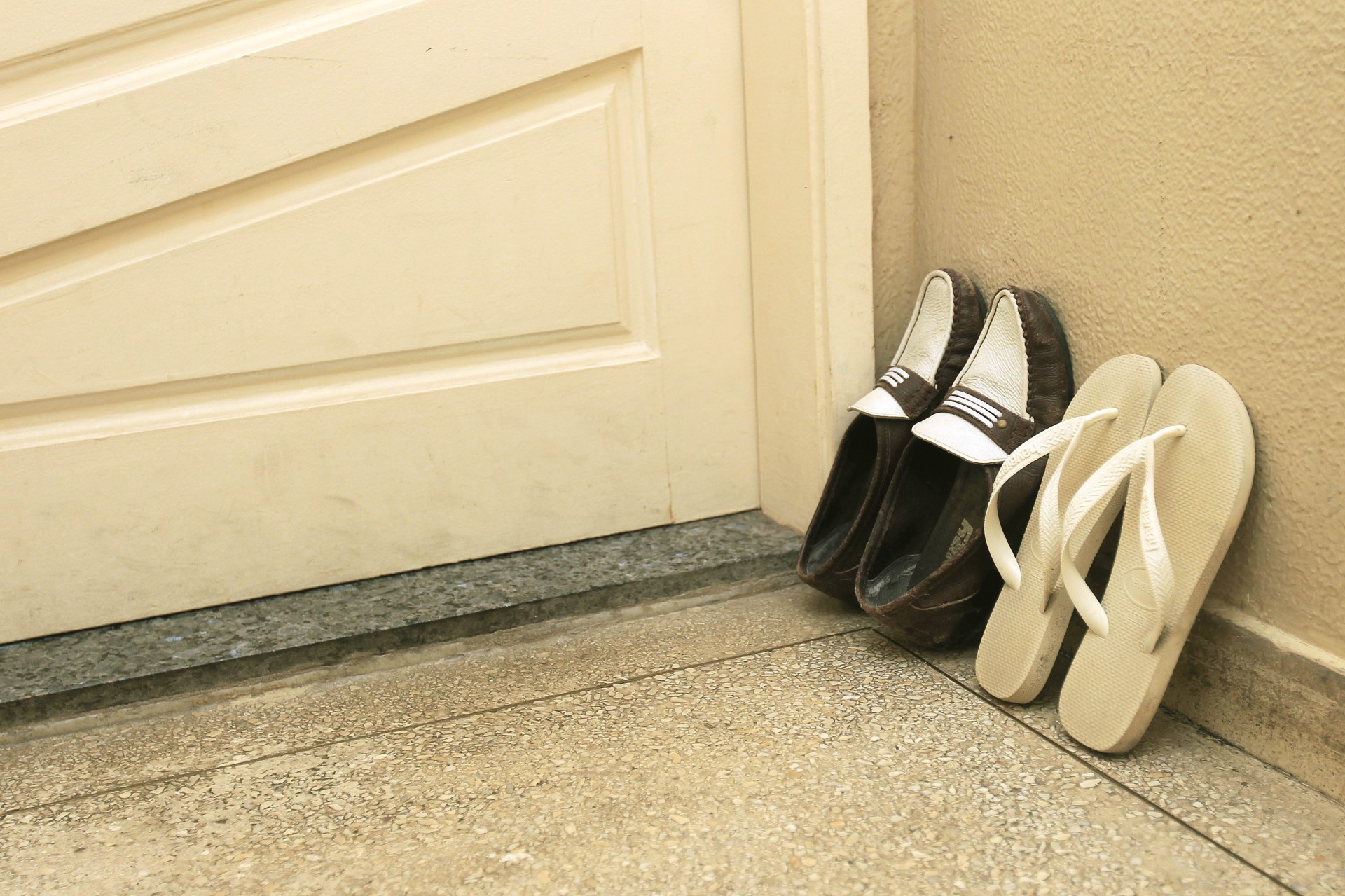 Olinda ainda guarda o sapato e o chinelo de Monarco no mesmo lugar  - Reginaldo Pimenta / Agencia O Dia