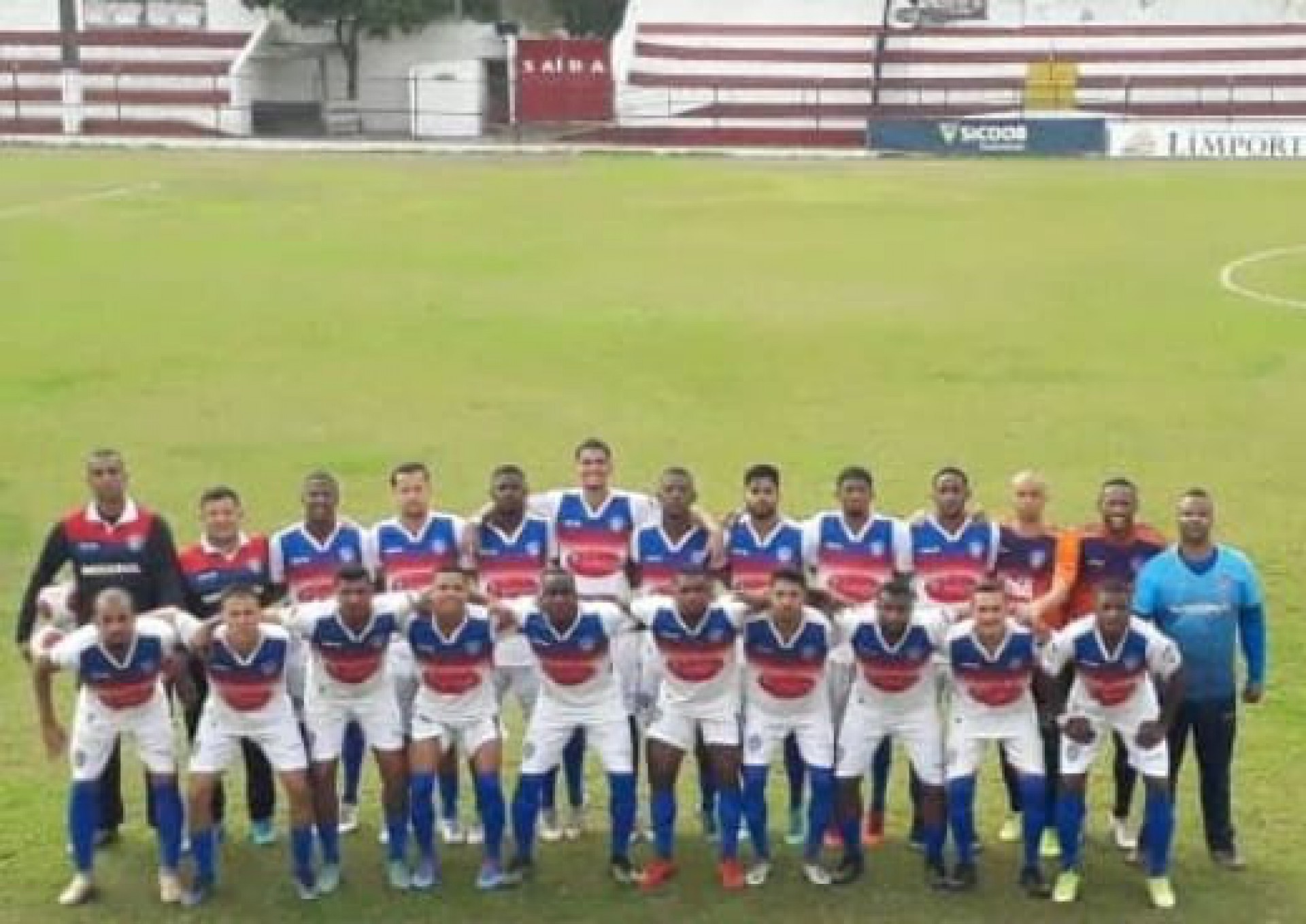 O time do Sociedade Esportiva Belford Roxo sempre se apresenta impec&aacute;vel - Divulga&ccedil;&atilde;o