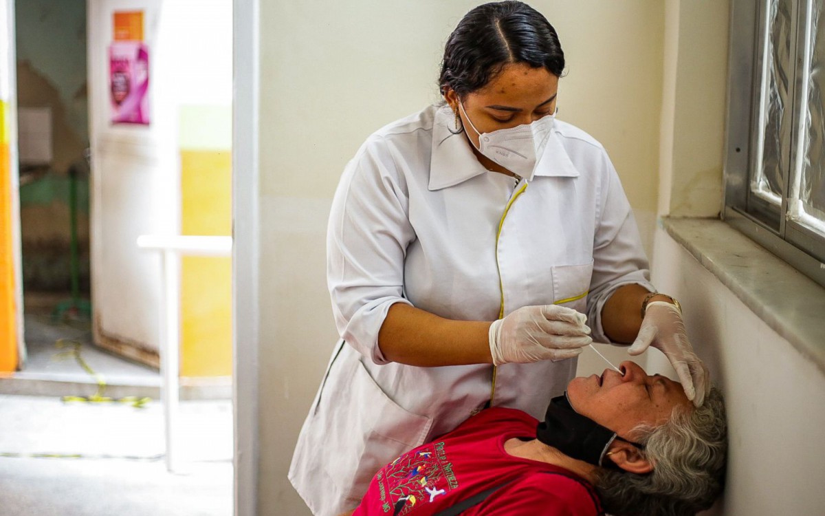 Com sintomas leves, dona Gilda resolveu fazer o teste de Covid na Neuza Brizola