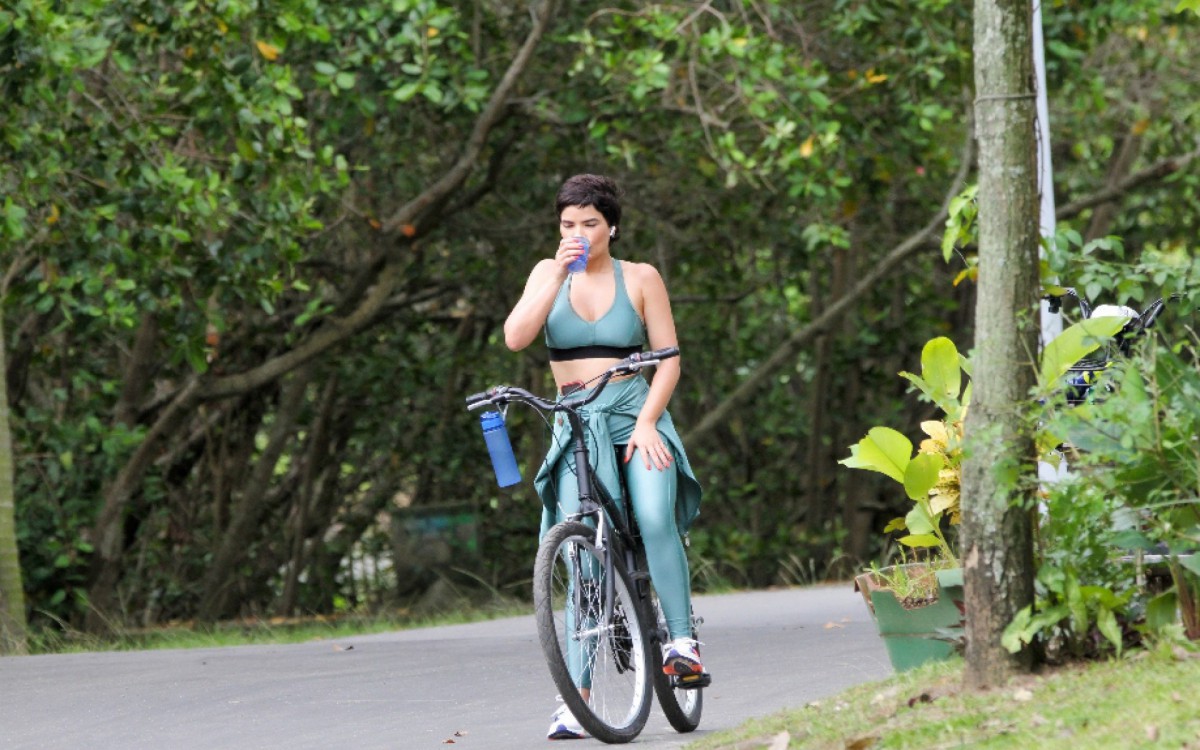 Vanessa Gi&aacute;como grava cenas de 'Travessia' na Lagoa Rodrigo de Freitas, na Zona Sul do Rio