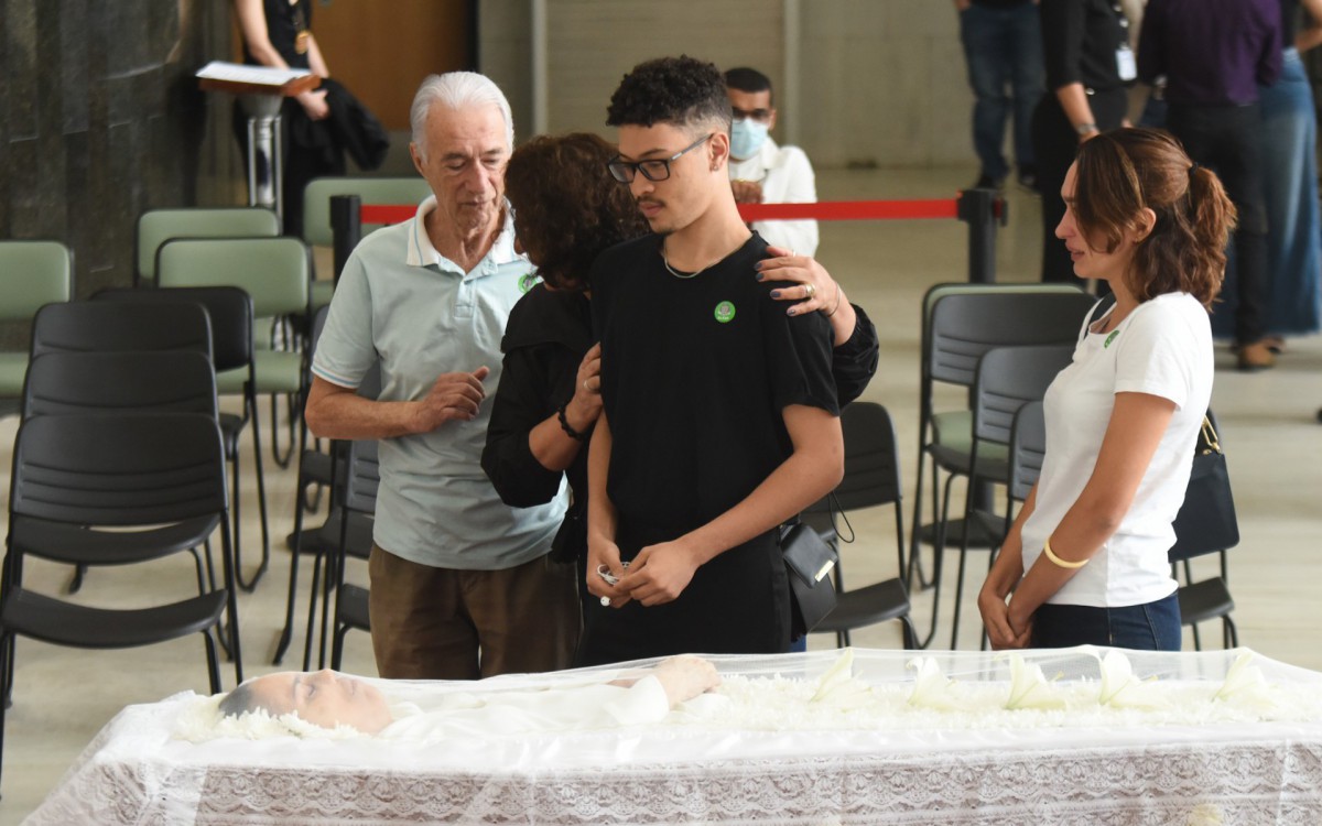 Filho de Gal se despede da cantora