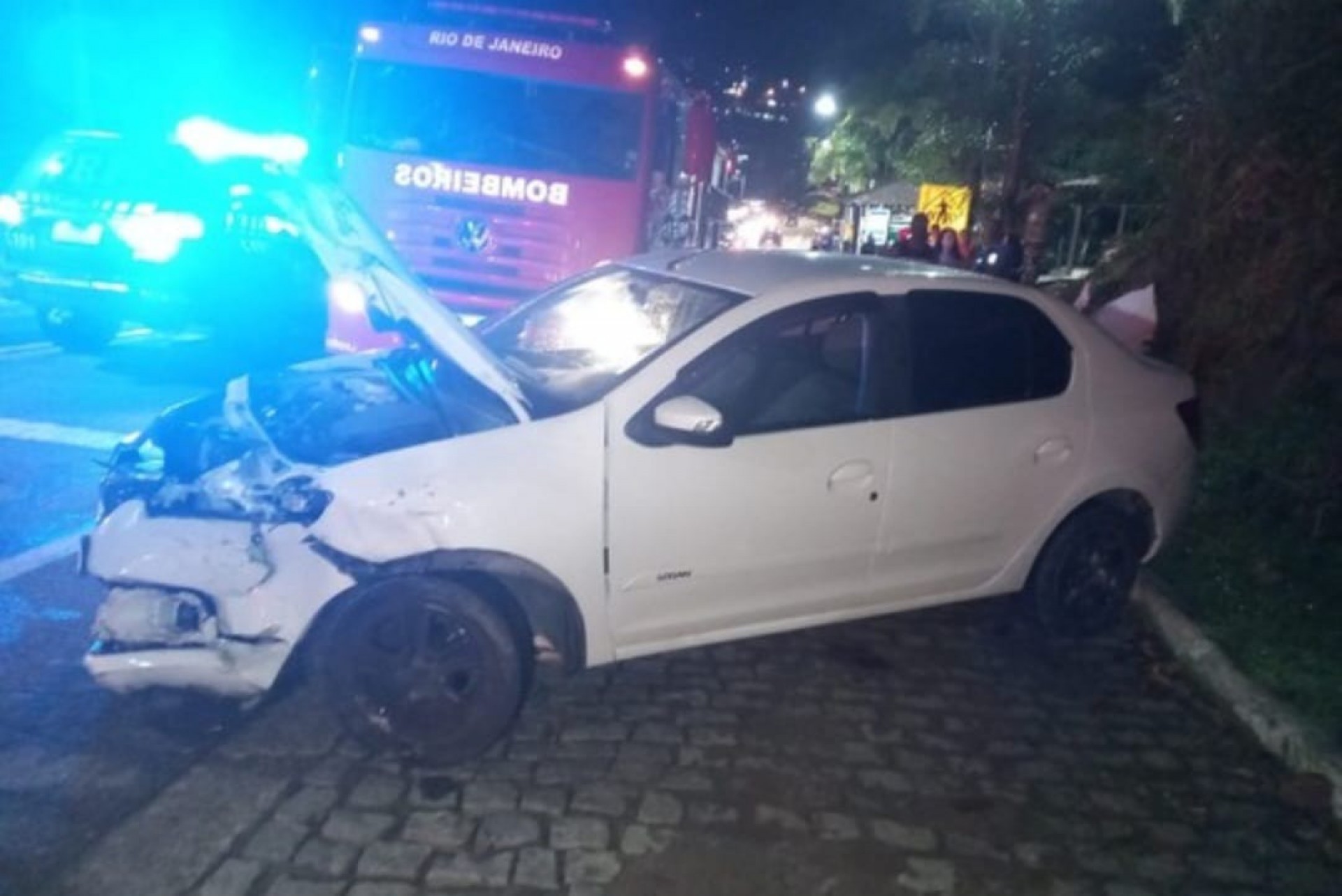 Carro da idosa 70 anos depois do acidente. - Divulga&ccedil;&atilde;o/PRF