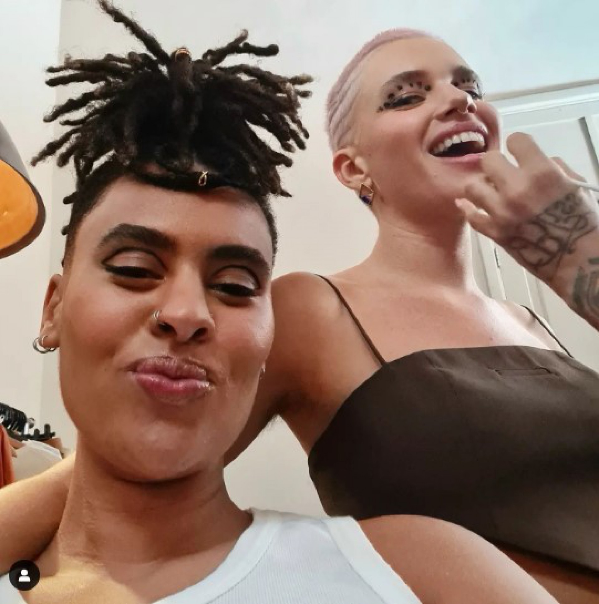 Bruna Linzmeyer completa 30 anos e recebe parabéns de Marta Supernova - Reprodução Internet