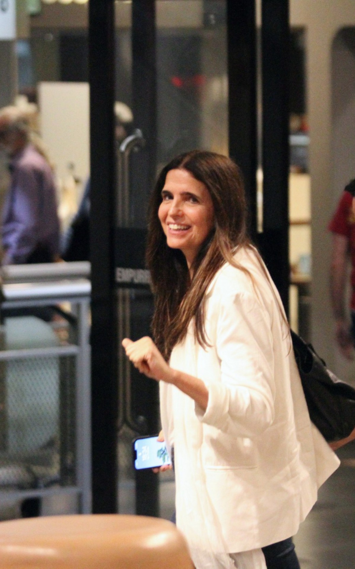 Malu Mader &eacute; clicada em shopping da Zona Oeste do Rio