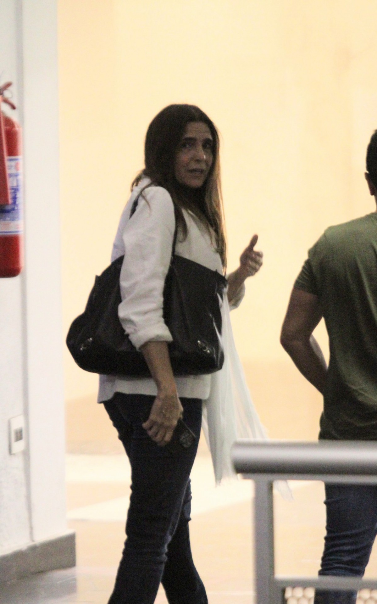 Malu Mader &eacute; clicada em shopping da Zona Oeste do Rio