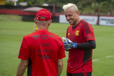 Diego Alves afirma que Flamengo une 'essência do futebol' e deixa planejamento para 2023 indefinido