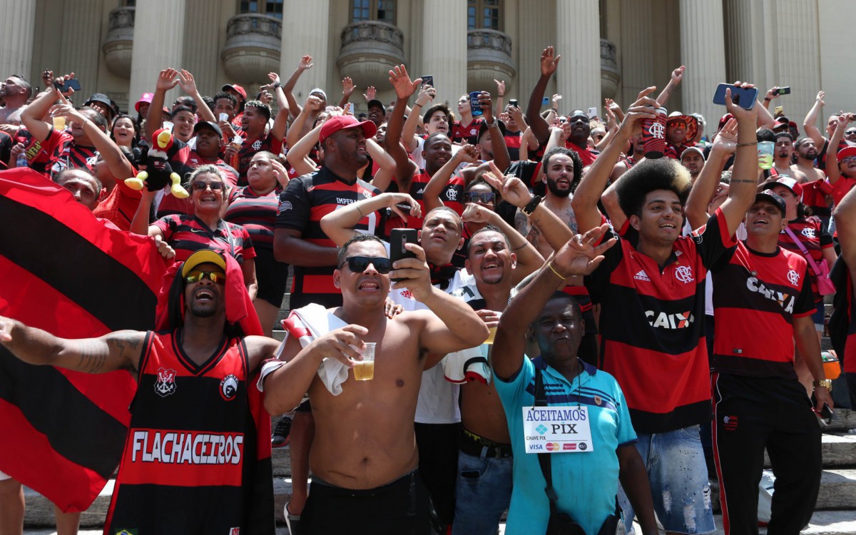 Torcida do Flamengo faz festa no Centro do Rio, para celebrar conquistas.  - Cleber Mendes/ Agência O Dia