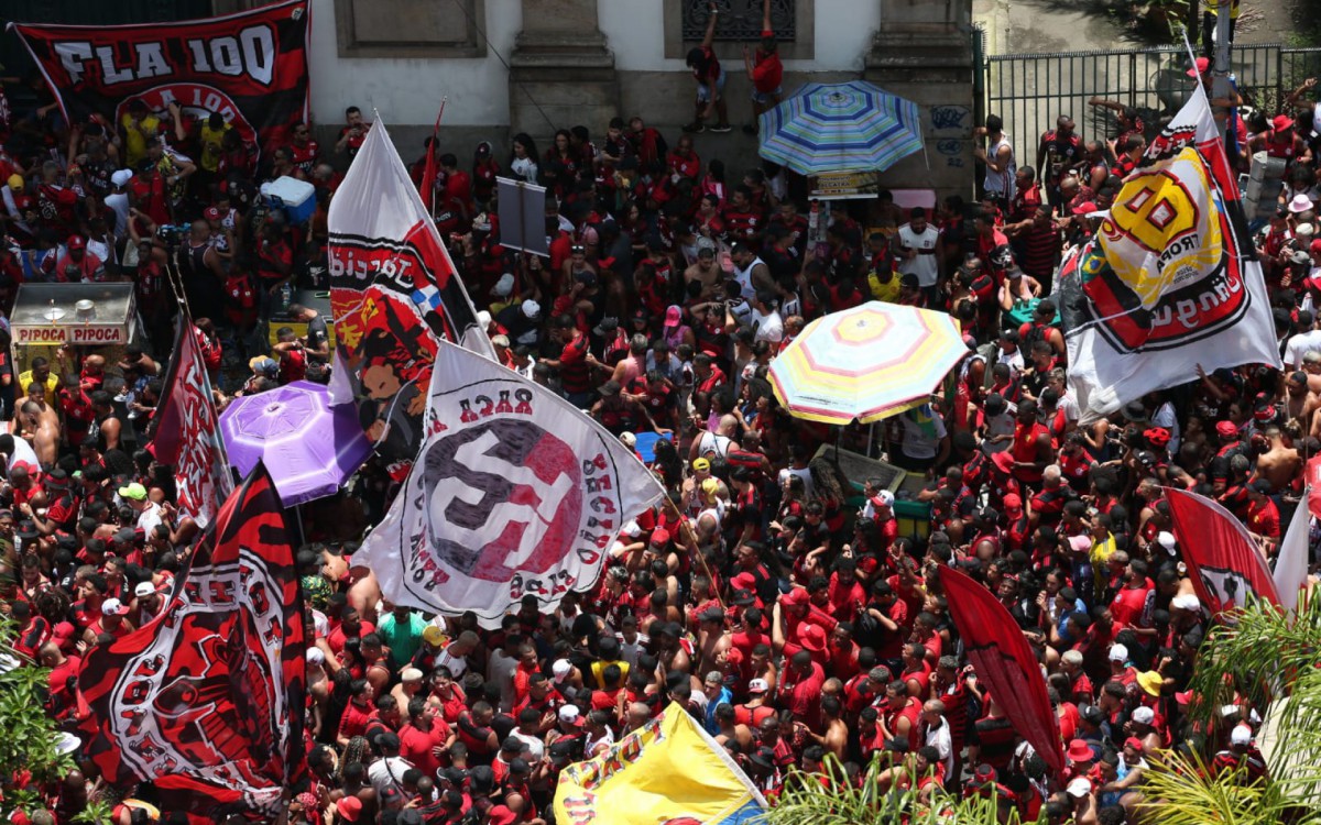 Torcedores do Flamengo fazem festa no Centro