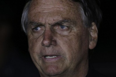 PGR pede arquivamento de investigações contra Bolsonaro antes que ele perca foro privilegiado 