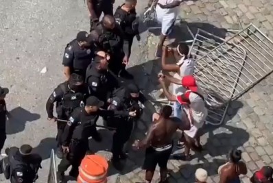 Festa do Flamengo deixa cinco PMs e dezenas de torcedores feridos; Confira vídeos das confusões