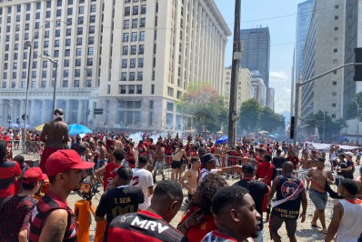 Confusão marca parte final de festa do Flamengo no Centro do Rio