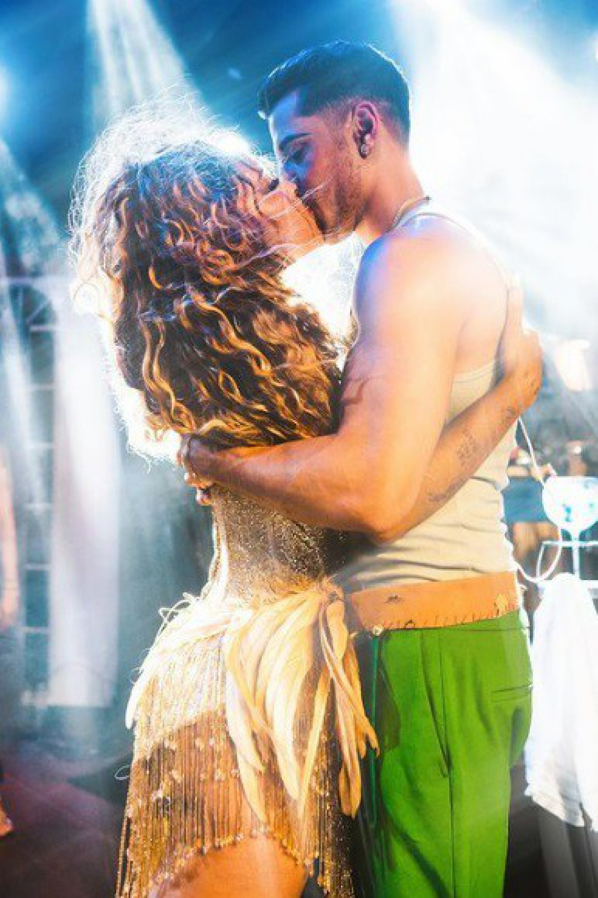 Sthefane Matos e o namorado Kevi Jonny sofrem acidente de ônibus - Reprodução do Instagram