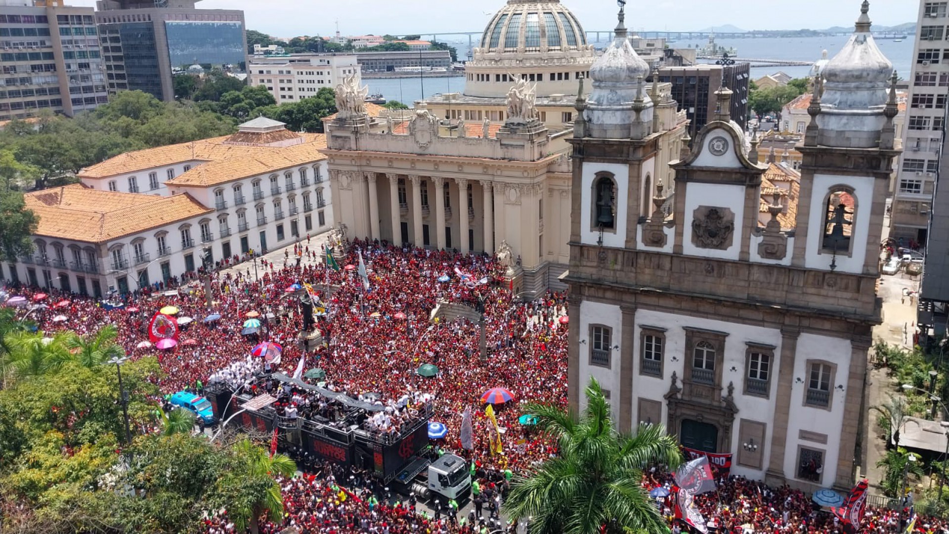 Torcedores do Flamengo fazem festa no Centro - Cleber Mendes / Agência O Dia