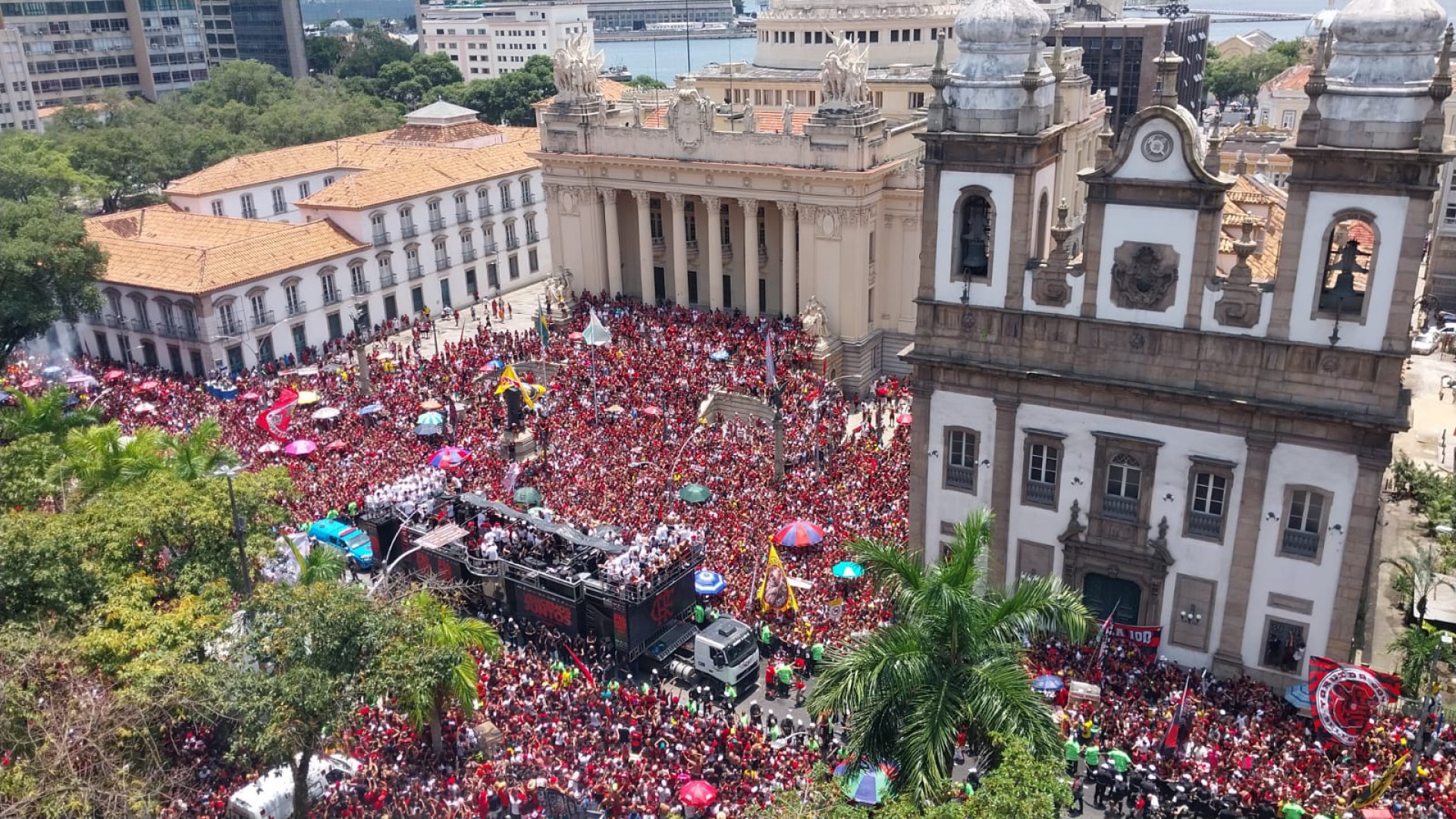 Torcedores do Flamengo fazem festa no Centro - Cleber Mendes / Agência O Dia