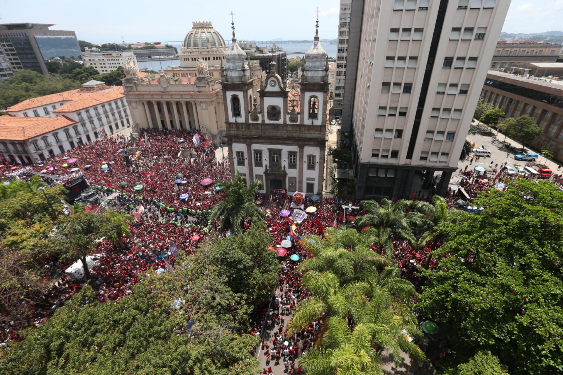 Torcedores do Flamengo fazem festa no Centro - Cleber Mendes / Agência O Dia