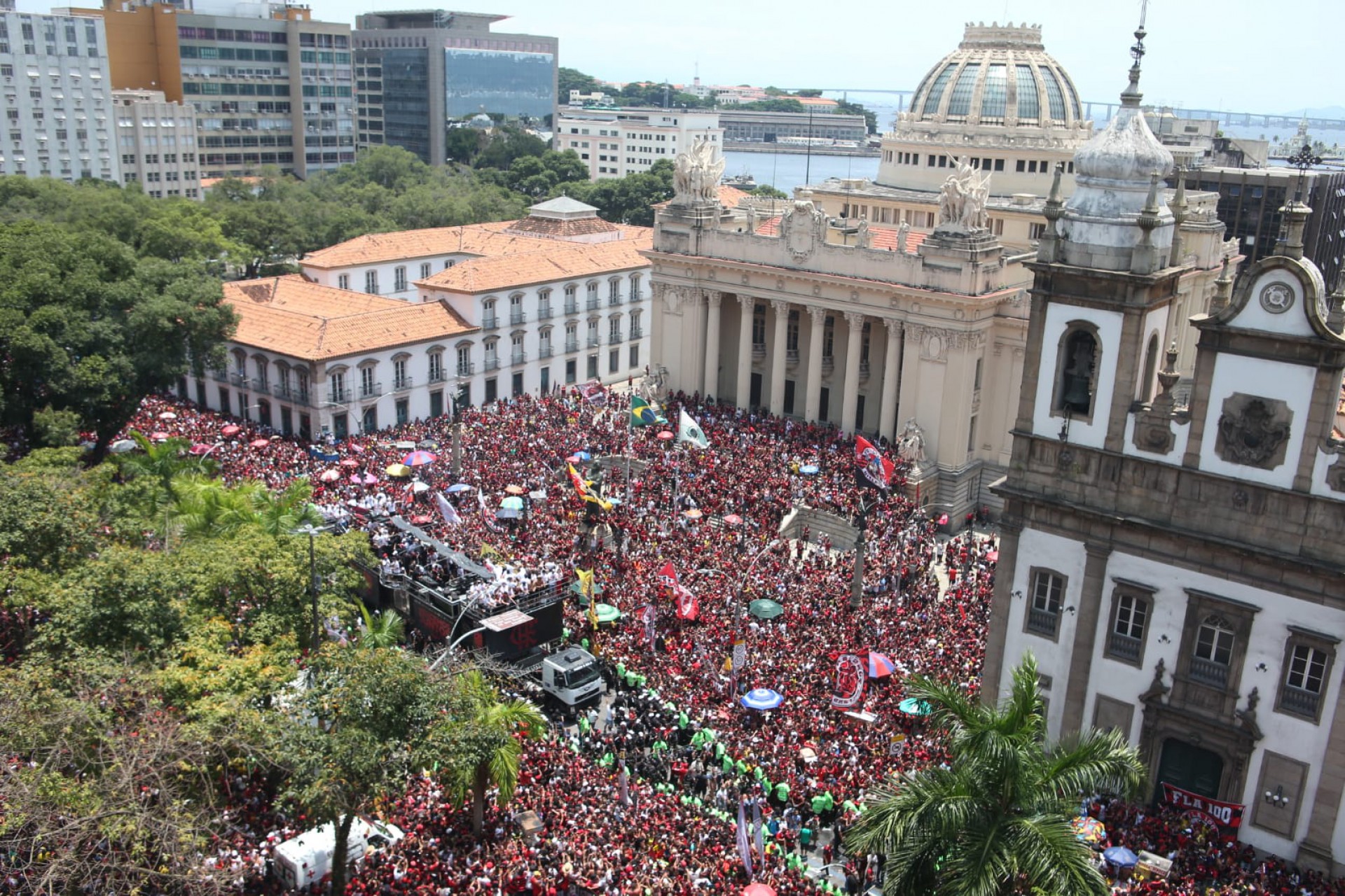 Torcedores do Flamengo fazem festa no Centro - Cleber Mendes / Agência O Dia