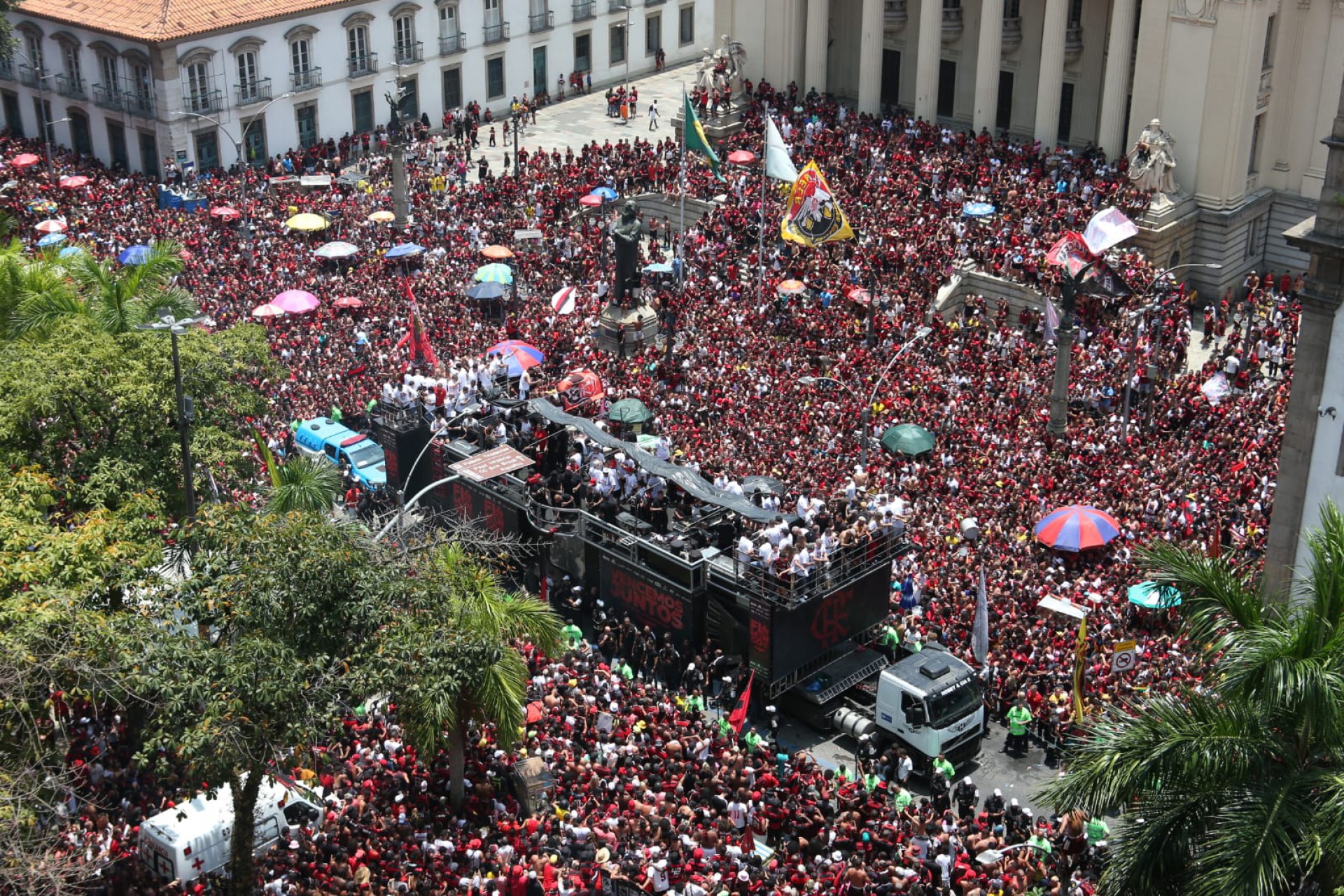 Torcedores do Flamengo fazem festa no Centro - Cleber Mendes / Agência O Dia