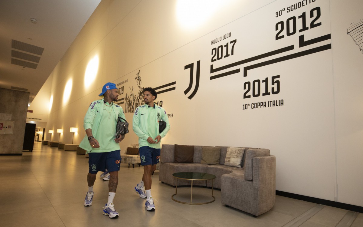 Neymar e Marquinhos chegaram depois dos demais jogadores