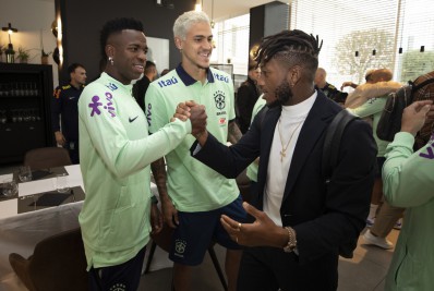 Vinicius Junior, Paquetá e outros jogadores que atuam na Europa se apresentam a Seleção