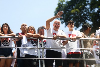 Flamengo irá oferecer aumento e tentará renovar com Dorival nesta semana