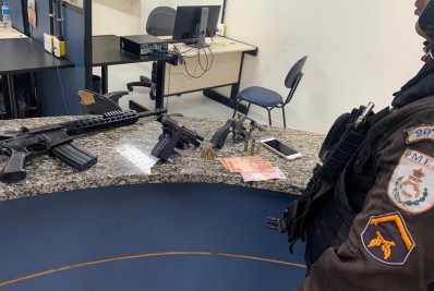 PM prende quatro e apreende armamento em Mesquita